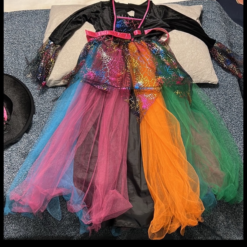 7-8 girls Halloween custom. Like brand new